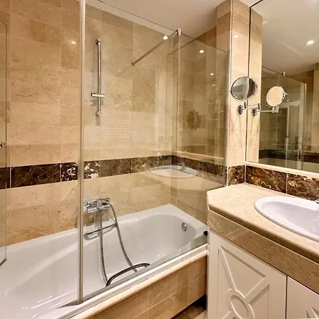 Апартаменти Stunning 2 Bedroom At Greenlife Marbella! Марбелья